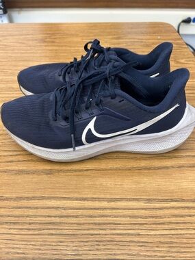 Nike Air Zoom Pegasus Sneakers Size 7 navy blue college sneakers